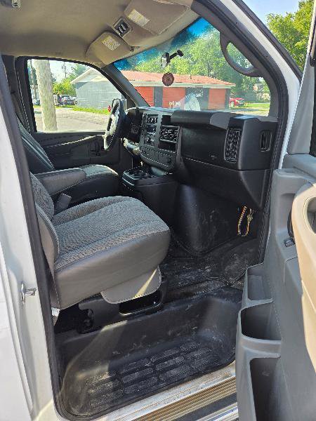 Used 2010 Chevrolet Express 3500 LT w/ LT Preferred Equipment Group RWD image 10