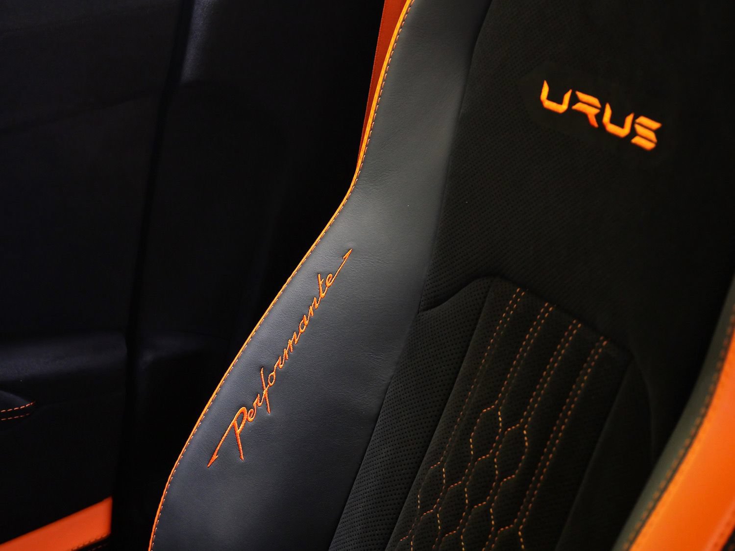 Used 2024 Lamborghini Urus Performante AWD/4WD image 18