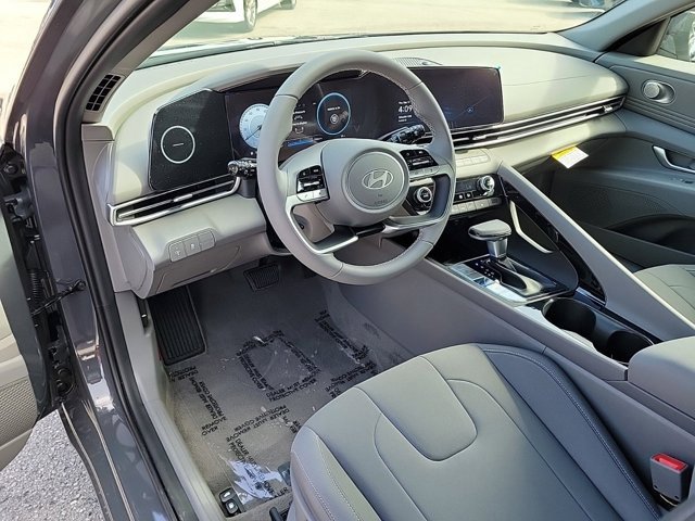 Certified 2025 Hyundai Elantra SEL image 17