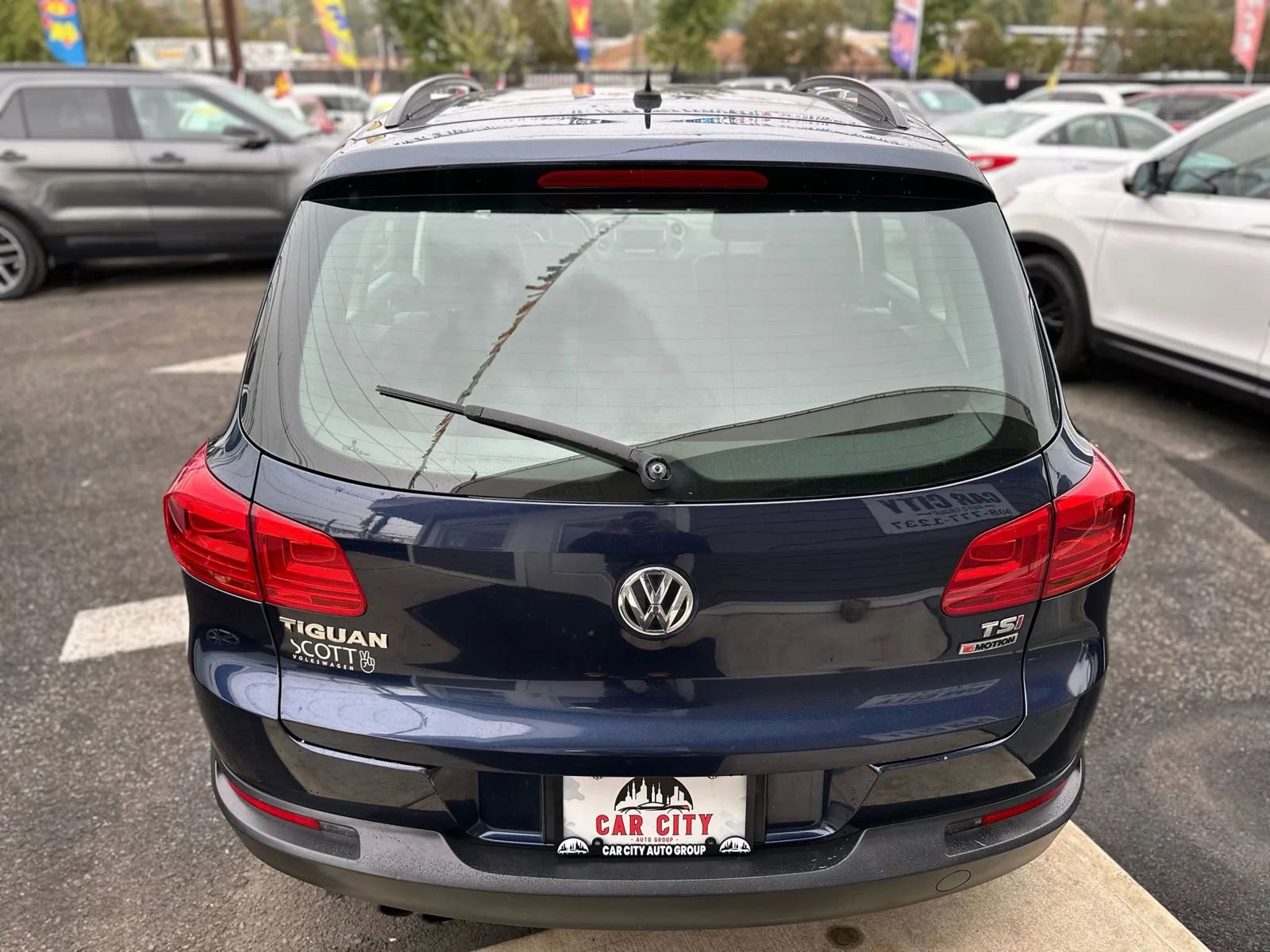 Used 2016 Volkswagen Tiguan S image 6