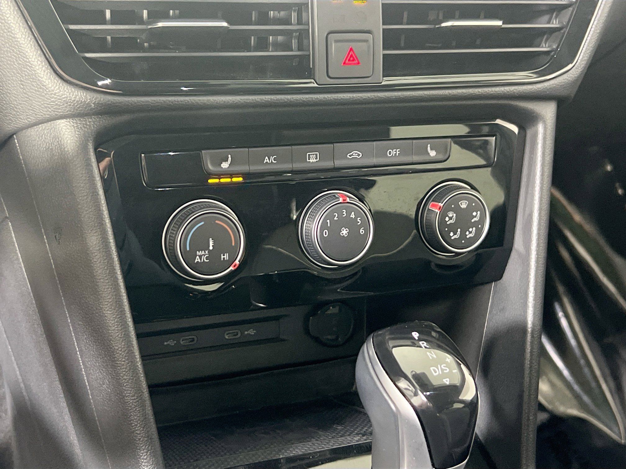 Used 2023 Volkswagen Taos SE AWD/4WD image 15