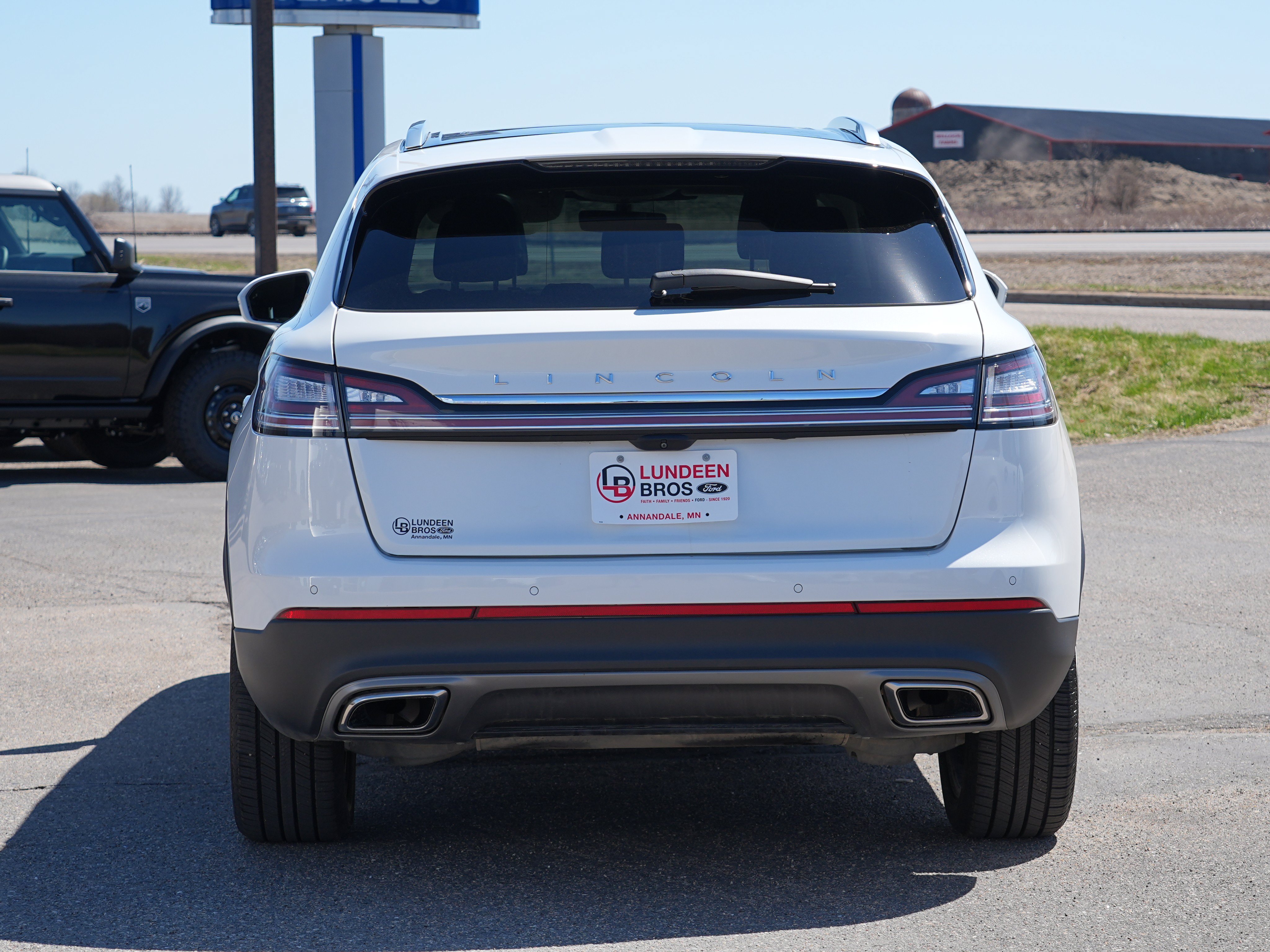 Used 2022 Lincoln Nautilus Reserve AWD/4WD image 4