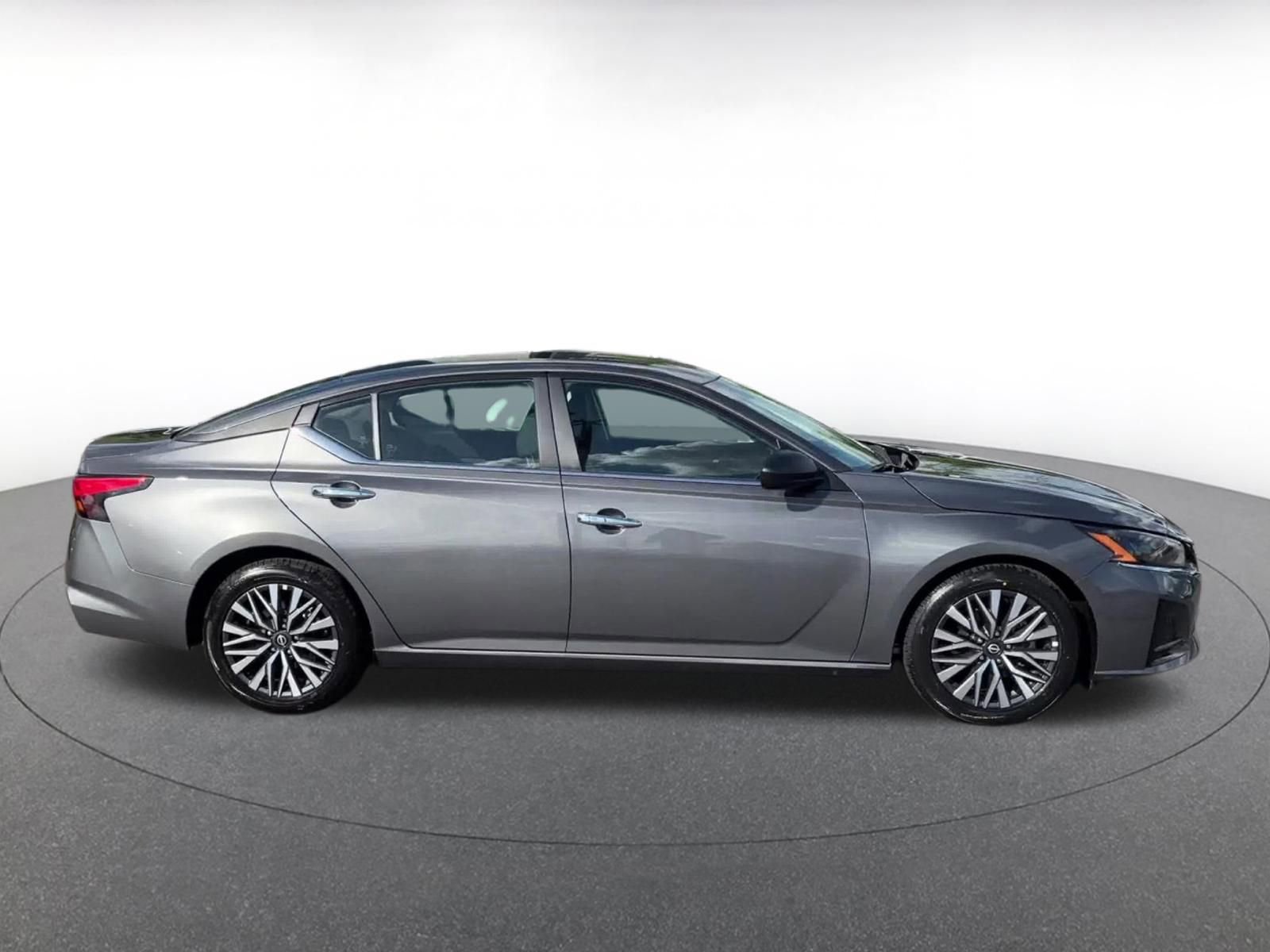 Used 2025 Nissan Altima 2.5 SV FWD image 16