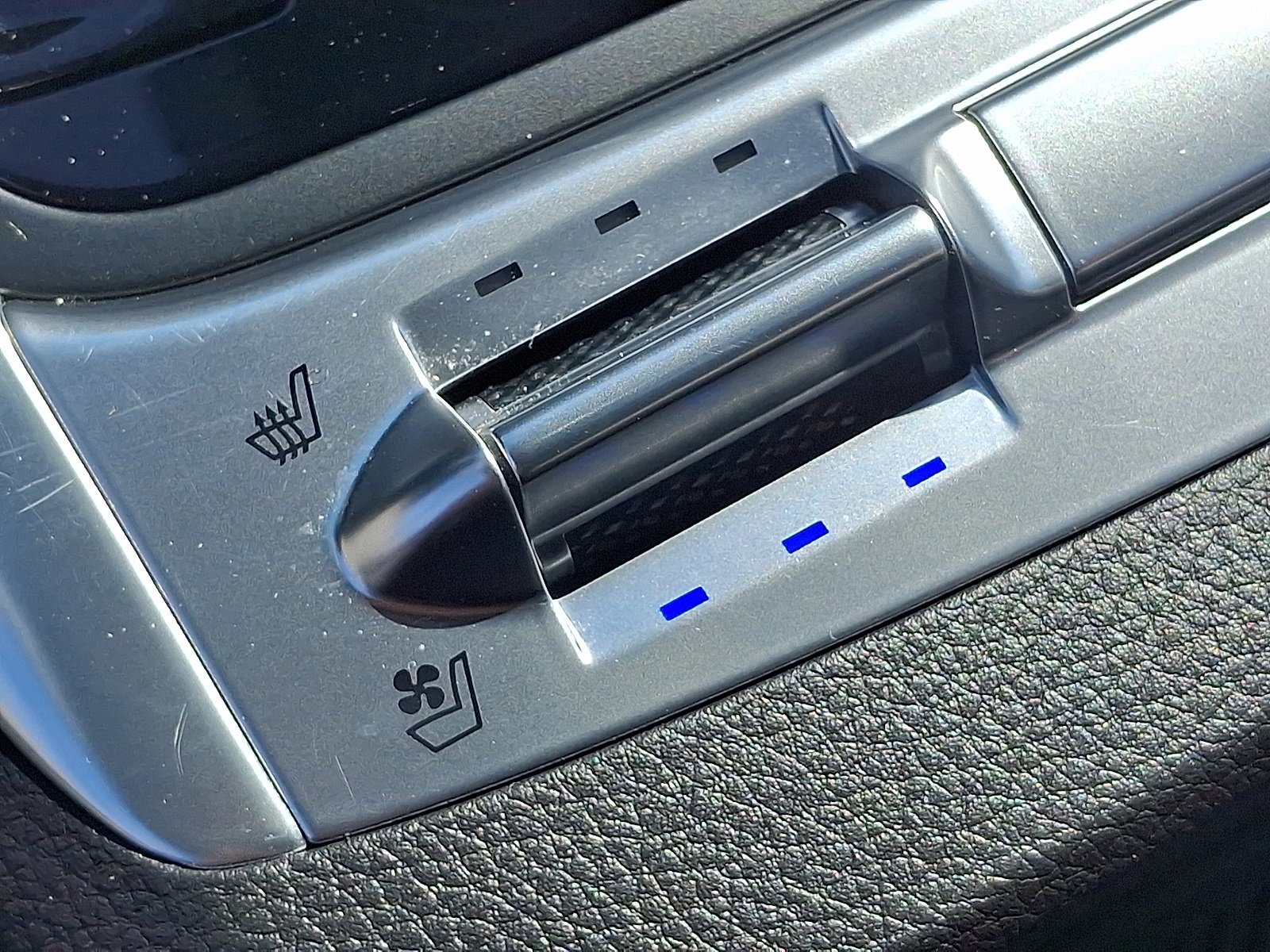 Used 2025 Kia Carnival SX image 25