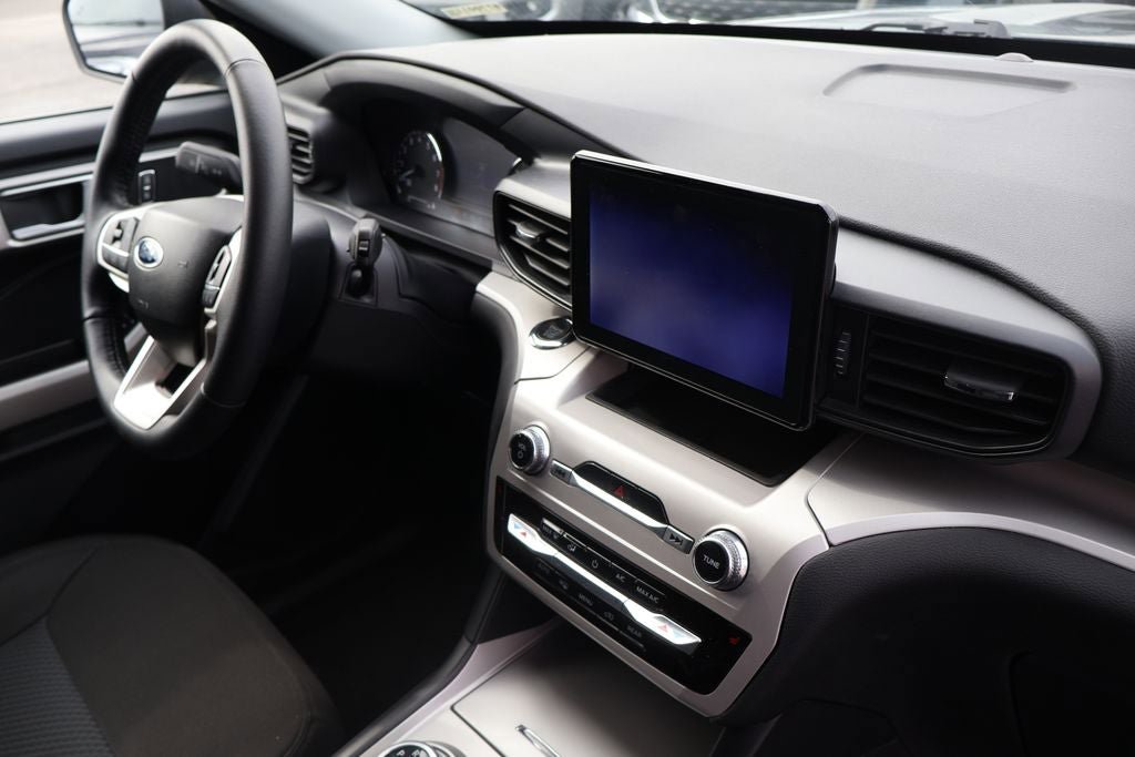 Used 2024 Ford Explorer XLT image 9