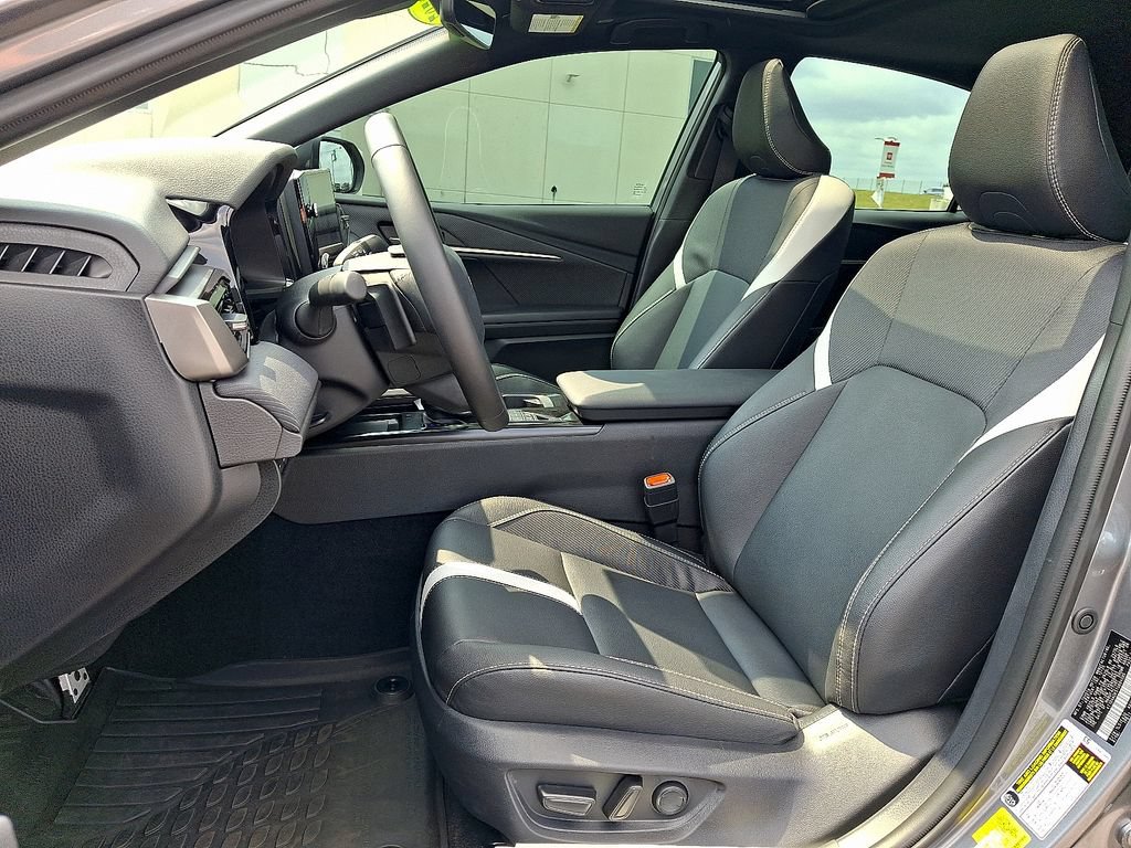 Used 2026 Toyota Camry SE w/ Multimedia Upgrade Package FWD image 15