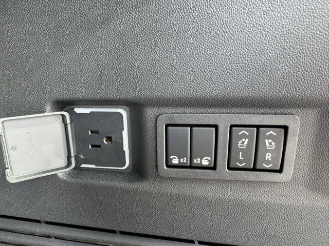 Used 2024 Chevrolet Tahoe High Country w/ Premium Package image 10