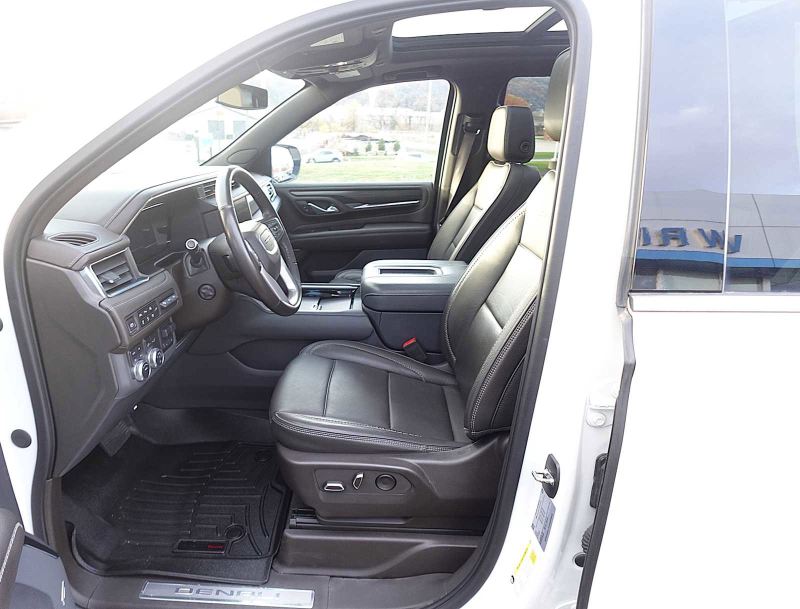 Used 2022 GMC Yukon Denali w/ Max Trailering Package AWD/4WD image 12
