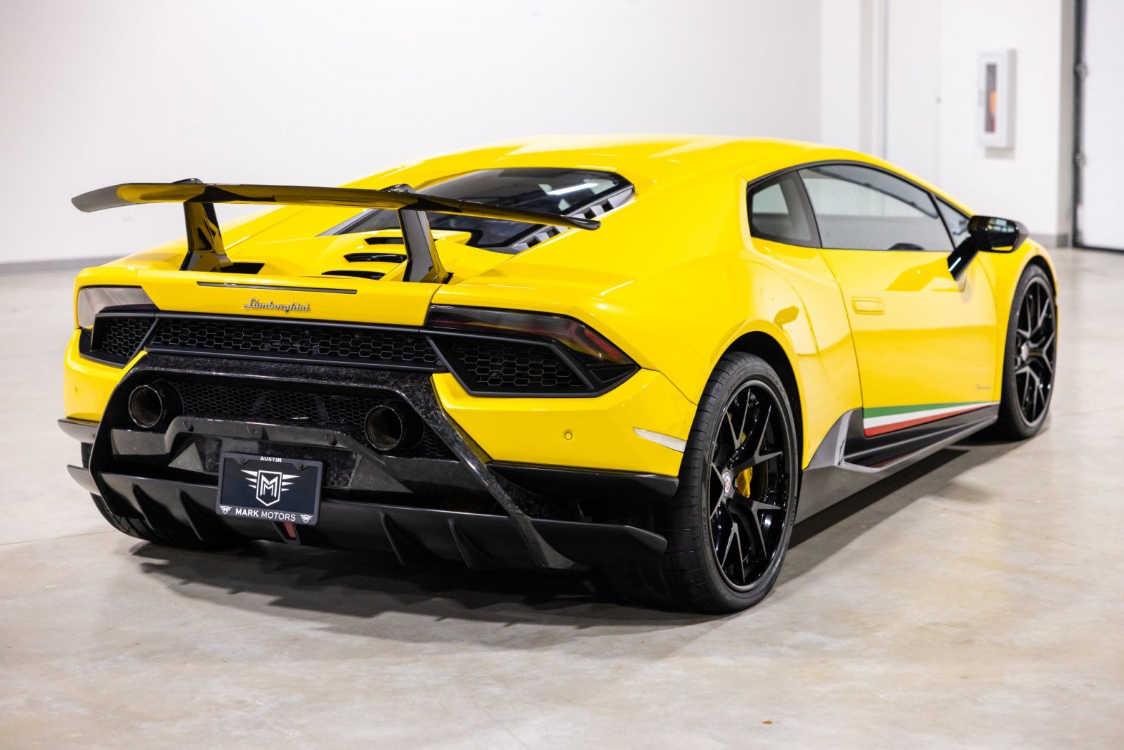 Used 2018 Lamborghini Huracan Performante AWD/4WD image 9