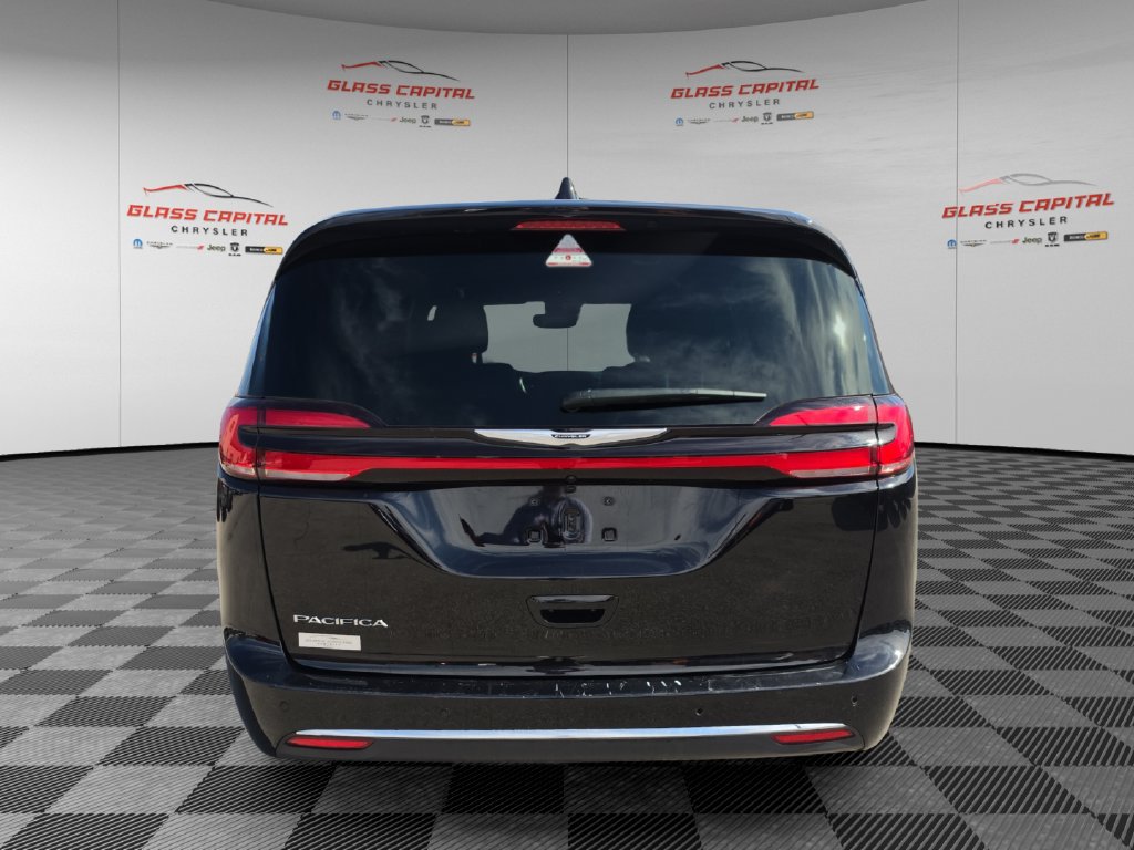 Used 2026 Chrysler Pacifica Select FWD image 6