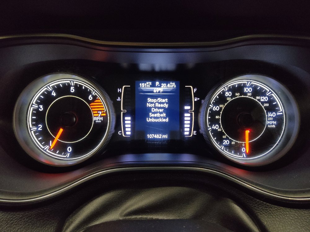 Used 2019 Jeep Cherokee Latitude Plus w/ Cold Weather Group AWD/4WD image 23