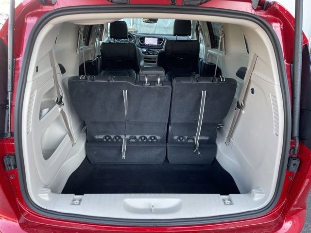 Used 2024 Chrysler Pacifica Touring-L image 35