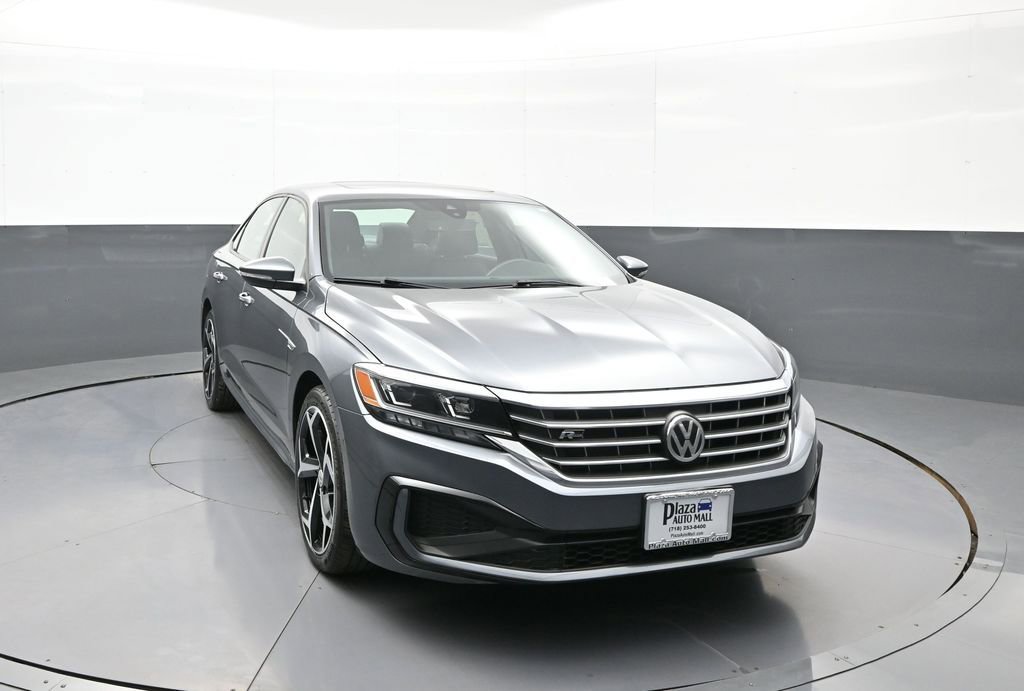 Used 2021 Volkswagen Passat 2.0T R-Line image 3