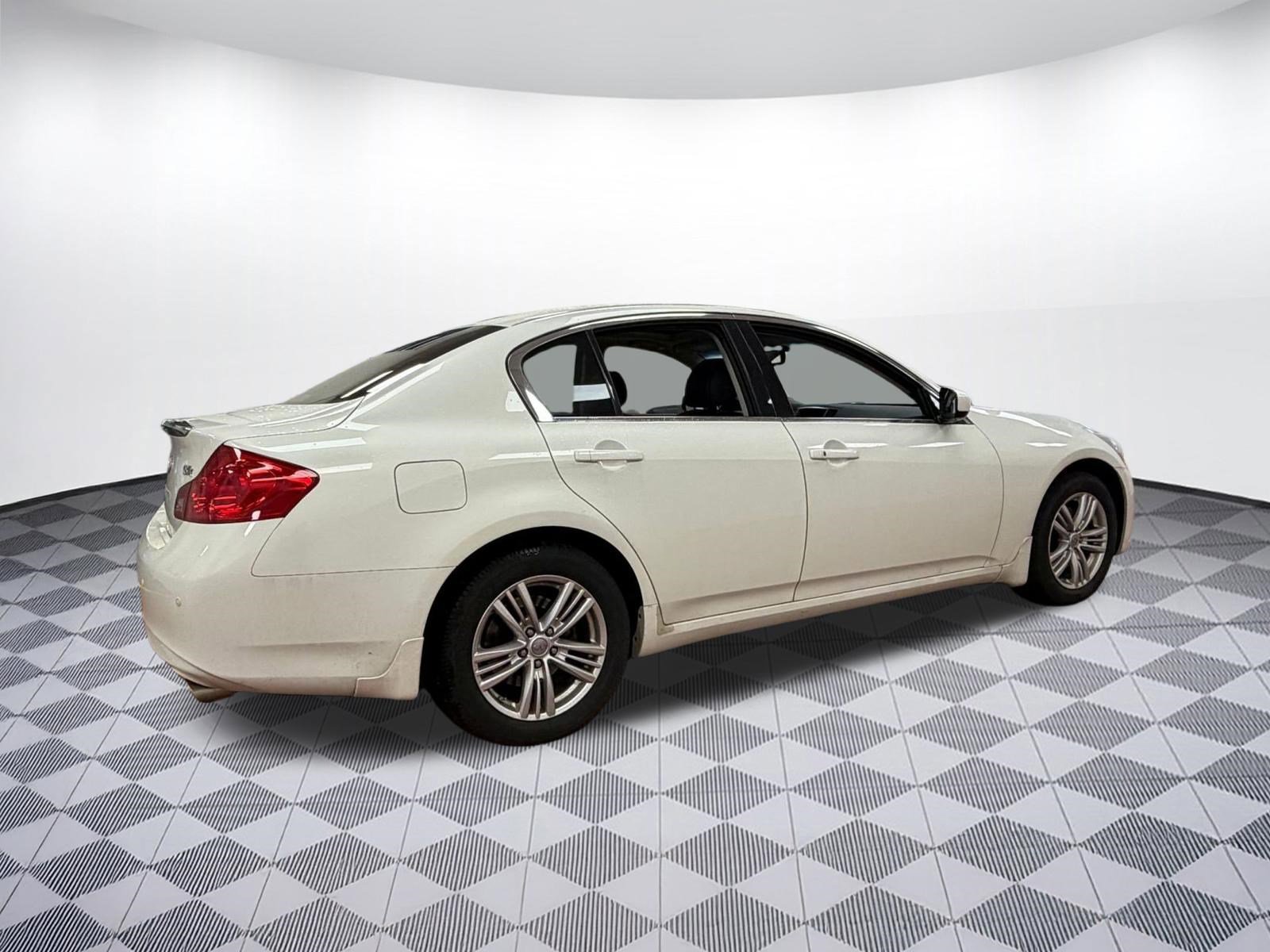 Used 2013 INFINITI G37 x w/ Premium Pkg image 8
