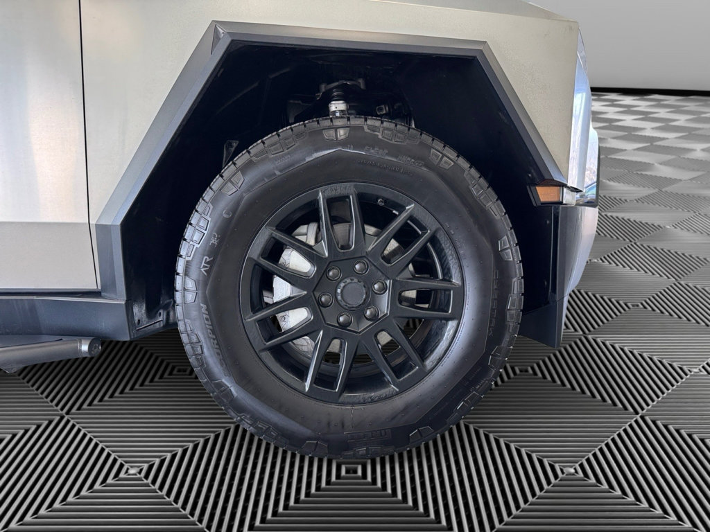 Used 2024 Tesla Cybertruck AWD Crew Cab image 10
