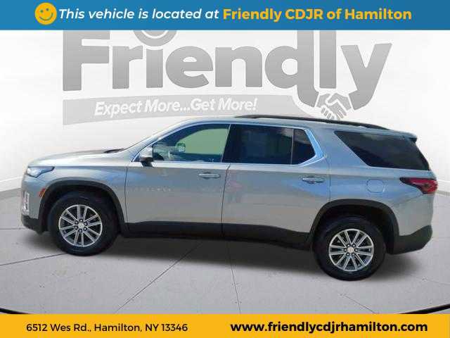 Used 2023 Chevrolet Traverse LT image 2
