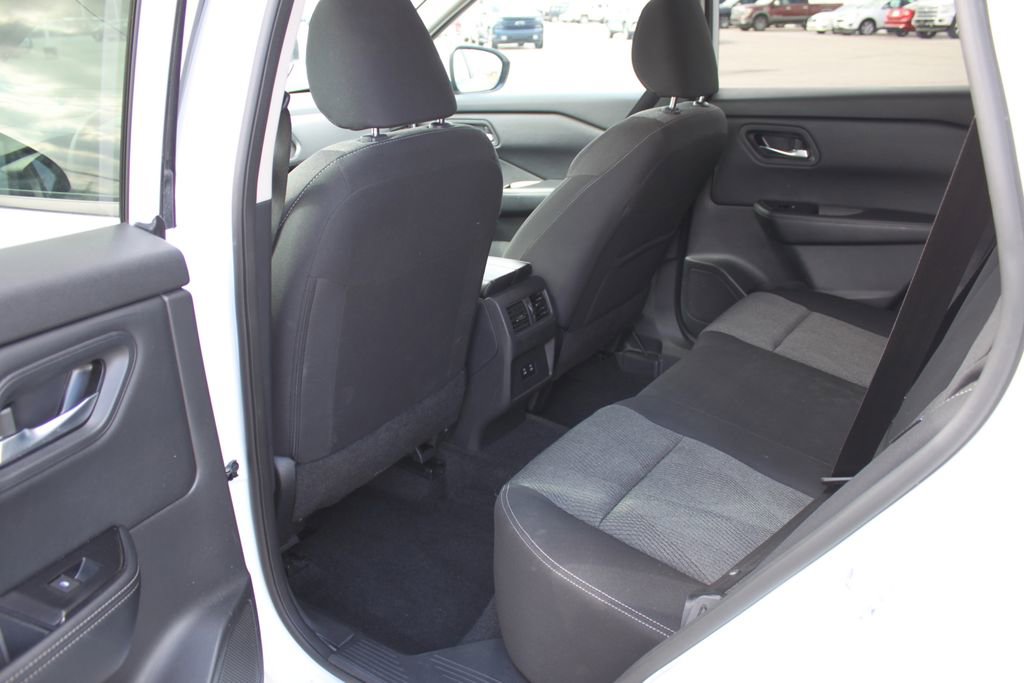 Used 2024 Nissan Rogue SV AWD/4WD image 6