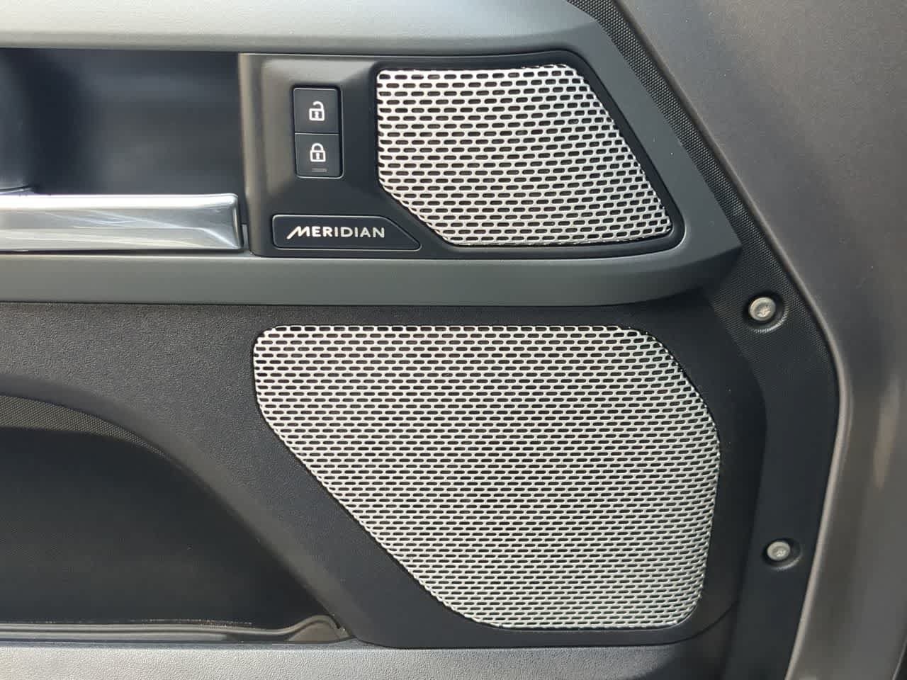Certified 2024 Land Rover Defender 130 X-Dynamic SE AWD/4WD image 30