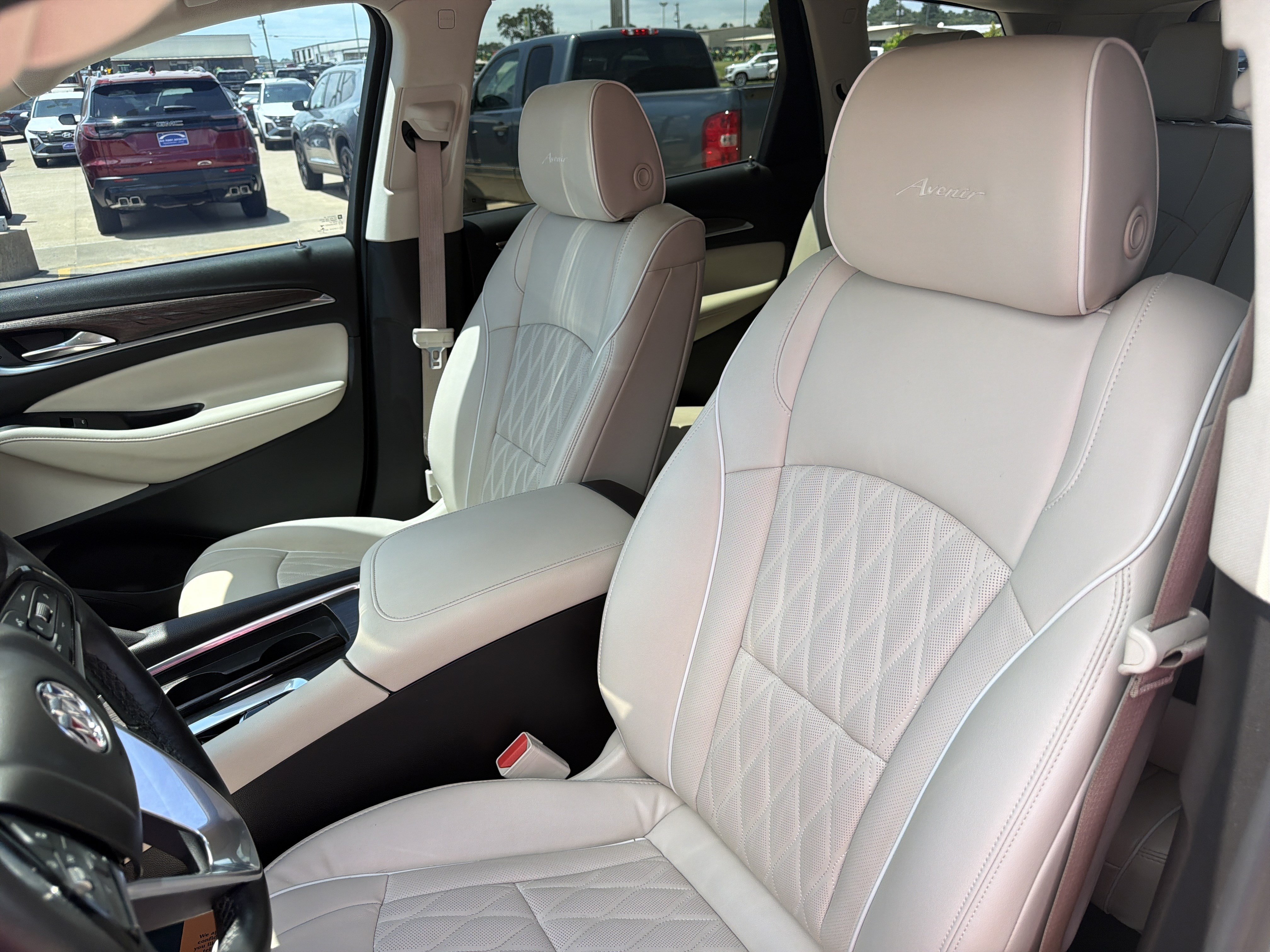 Used 2022 Buick Enclave Avenir FWD image 5
