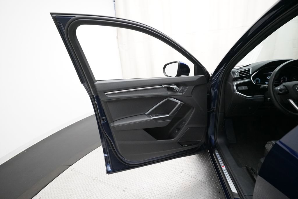 Used 2023 Audi Q3 2.0T Premium Plus w/ Premium Plus Package image 29