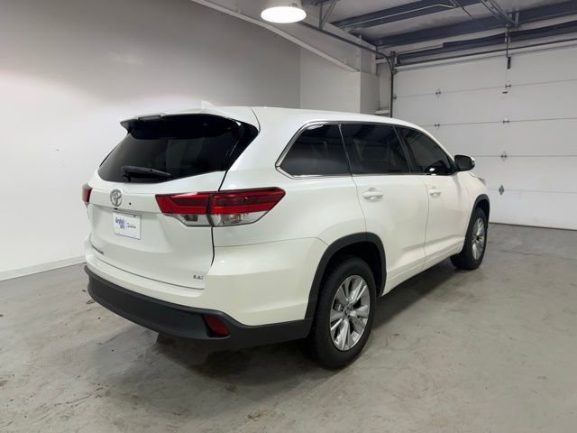 Used 2017 Toyota Highlander Plus FWD image 7