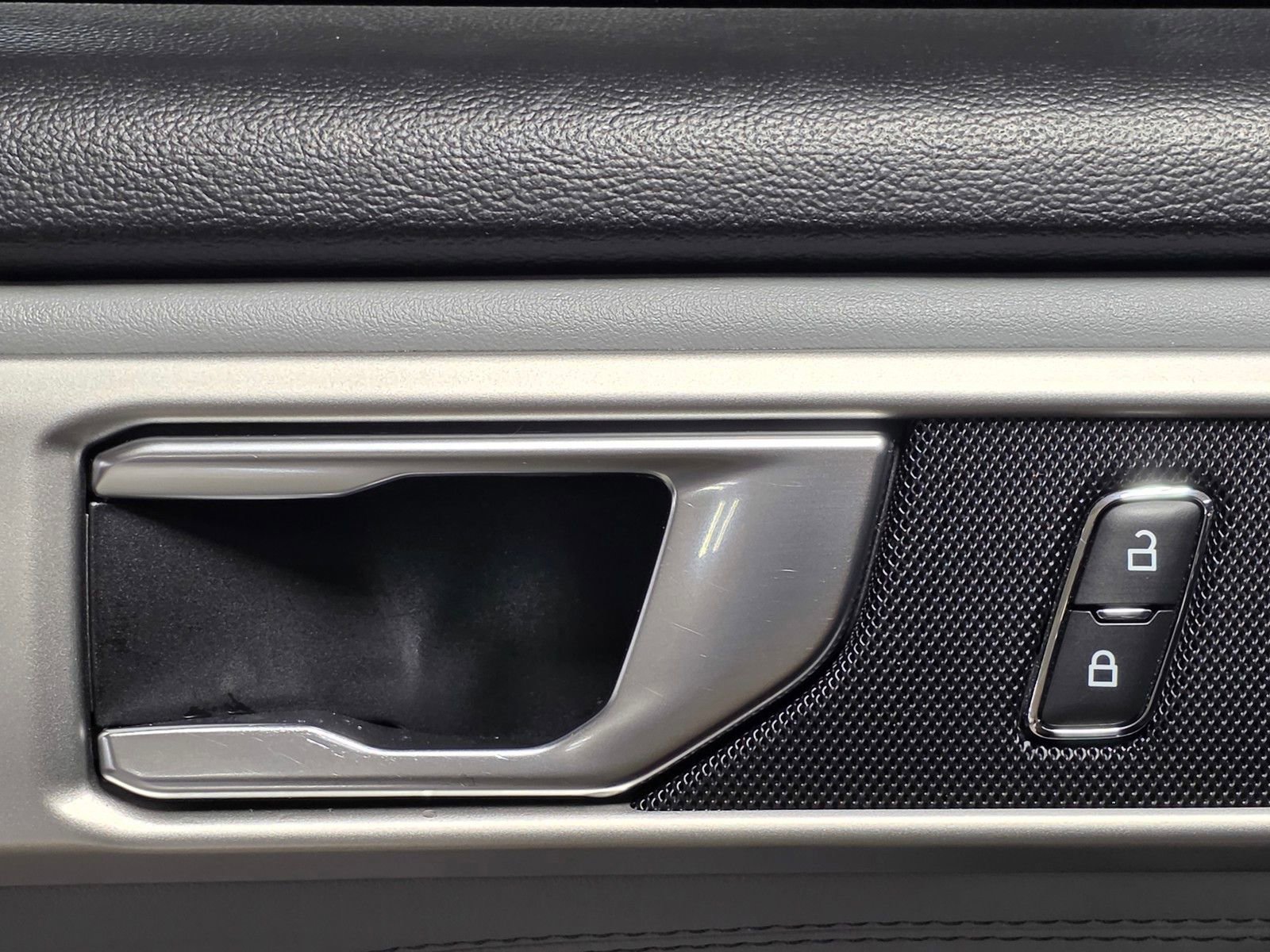 Used 2021 Ford Explorer XLT w/ Equipment Group 202A image 23