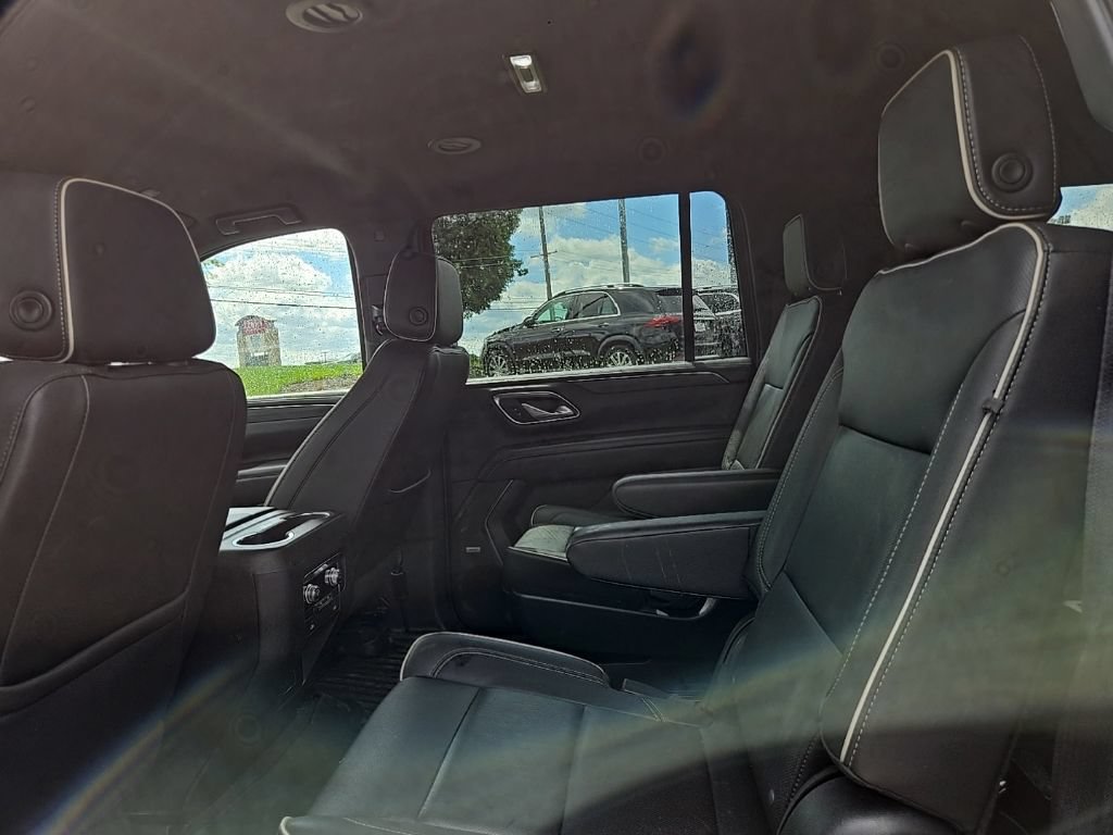 Used 2023 GMC Yukon XL SLT AWD/4WD image 36