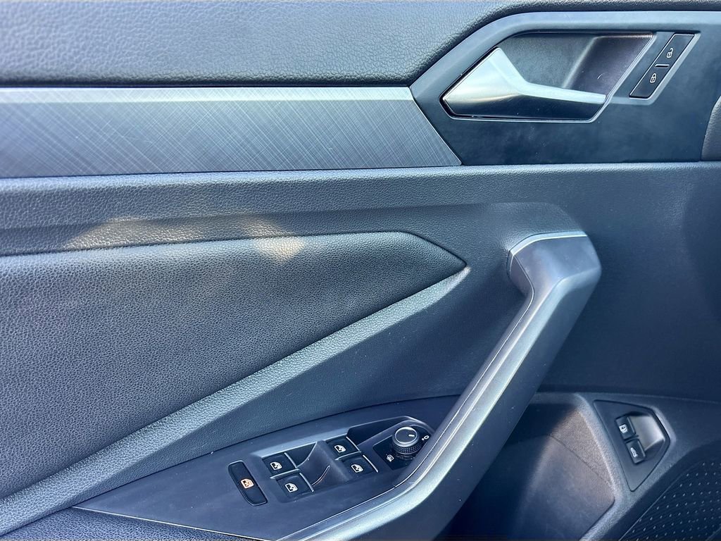 Used 2024 Volkswagen Jetta SE image 17