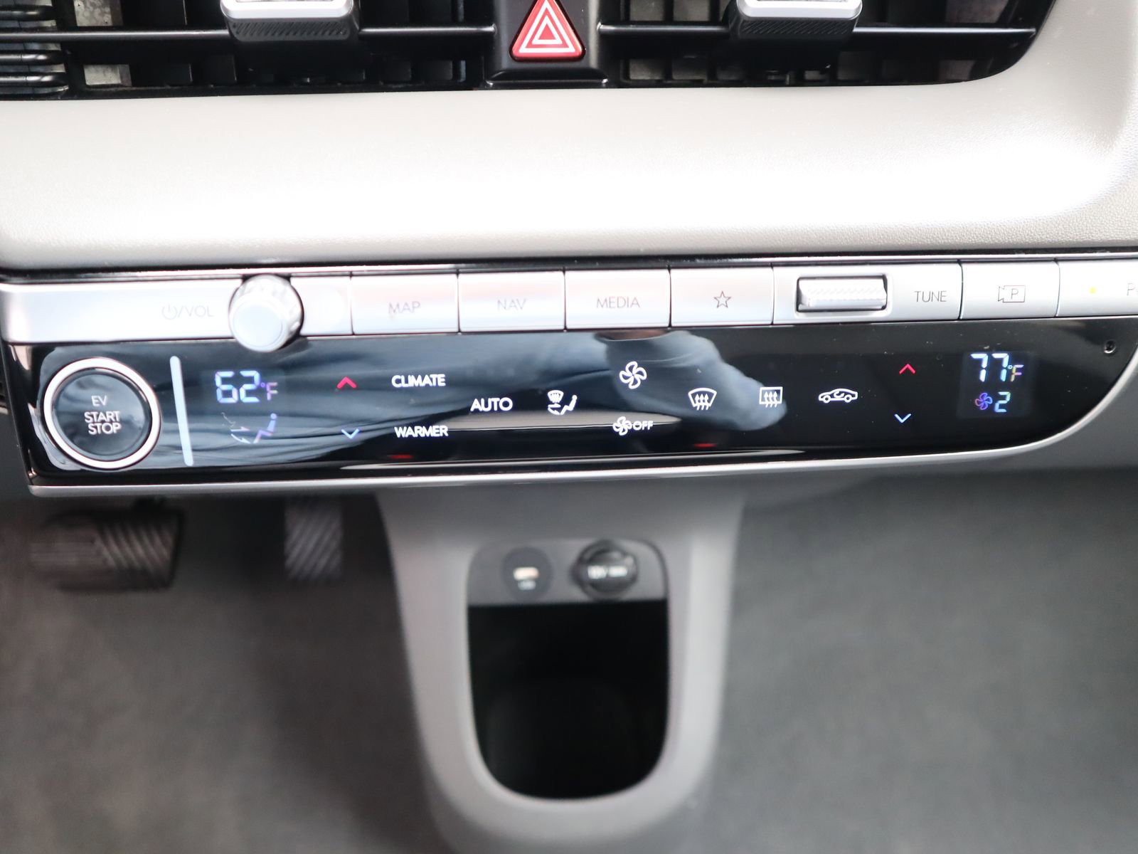 Used 2024 Hyundai Ioniq 5 SE image 33