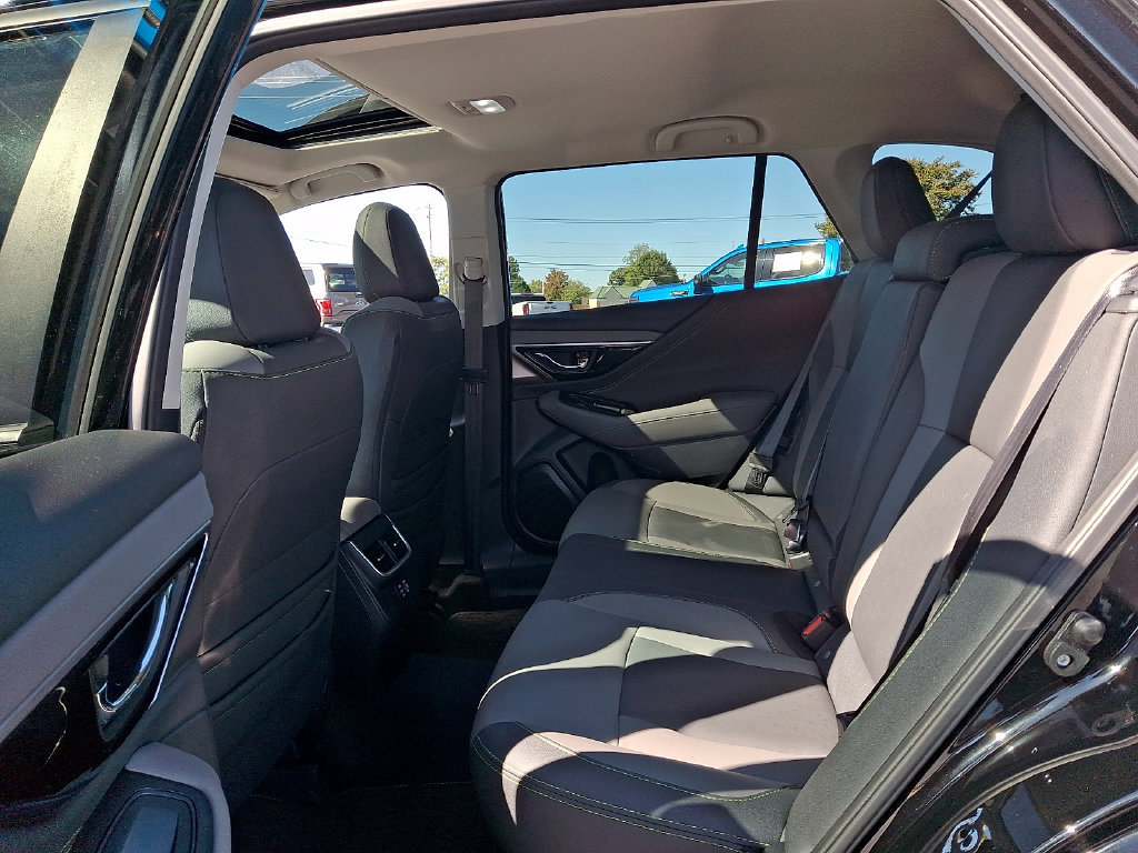 Used 2025 Subaru Outback Onyx Edition AWD/4WD image 10