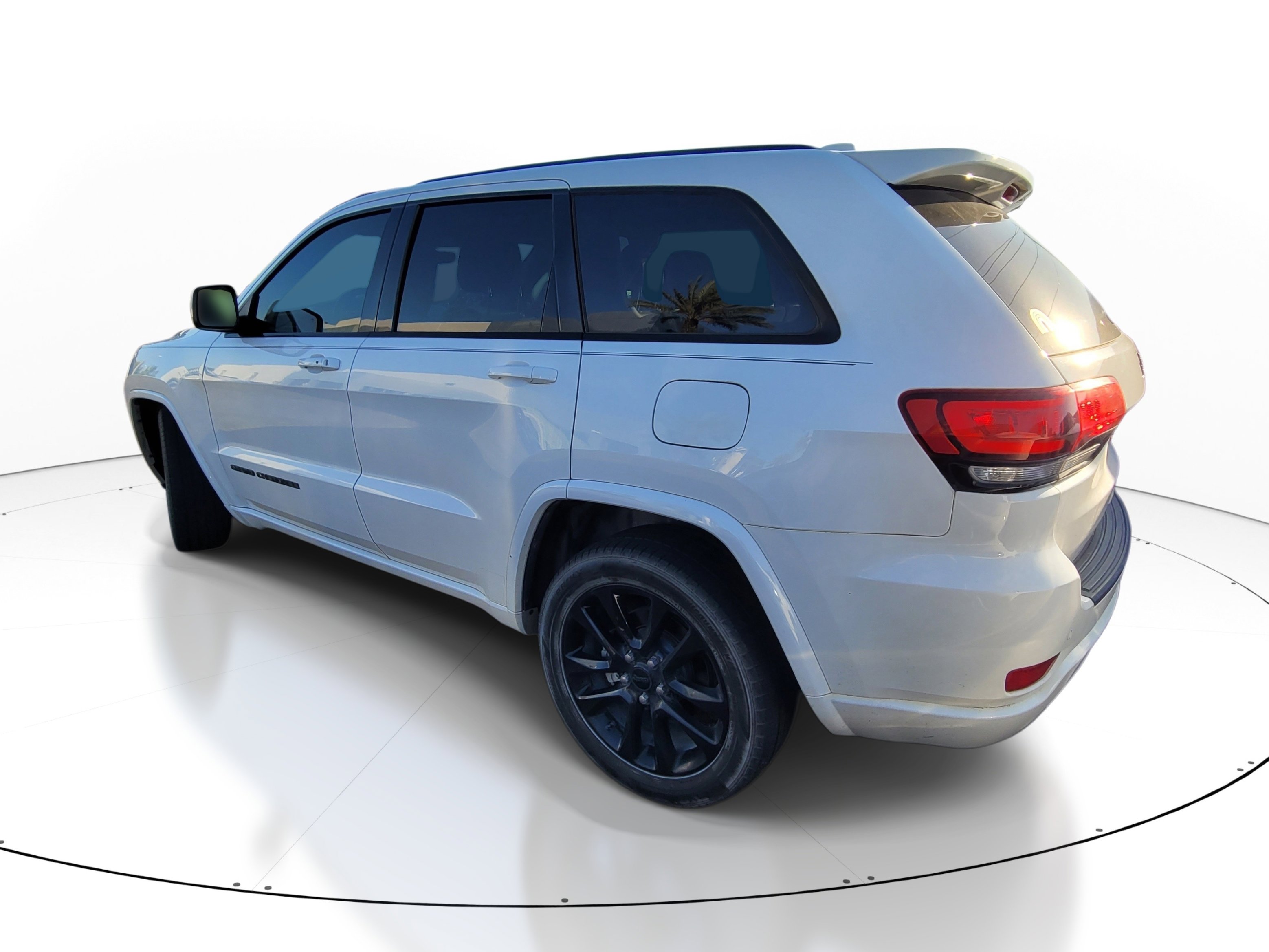 Used 2021 Jeep Grand Cherokee Laredo X RWD image 6