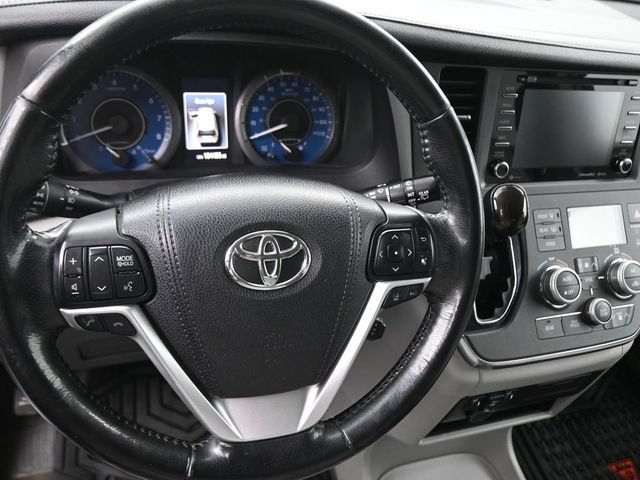Used 2018 Toyota Sienna XLE FWD image 19