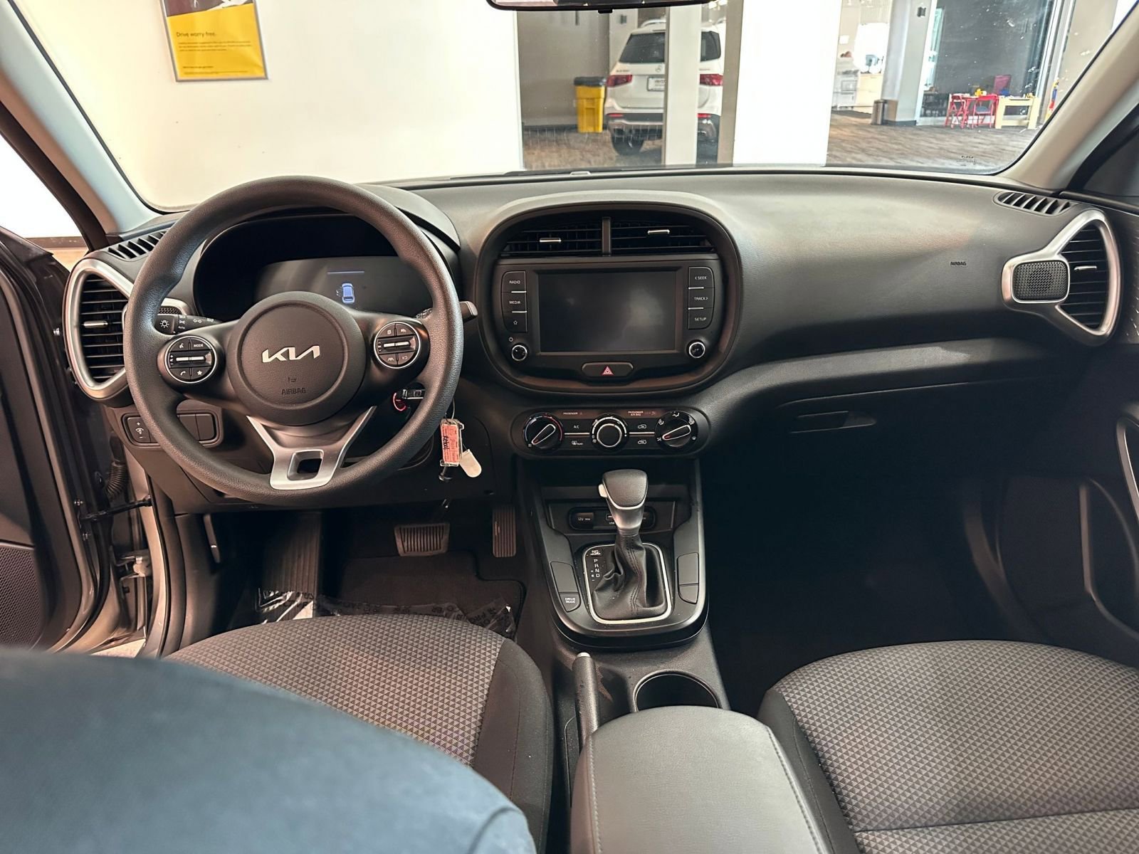 Used 2025 Kia Soul LX w/ LX Technology Package FWD image 32