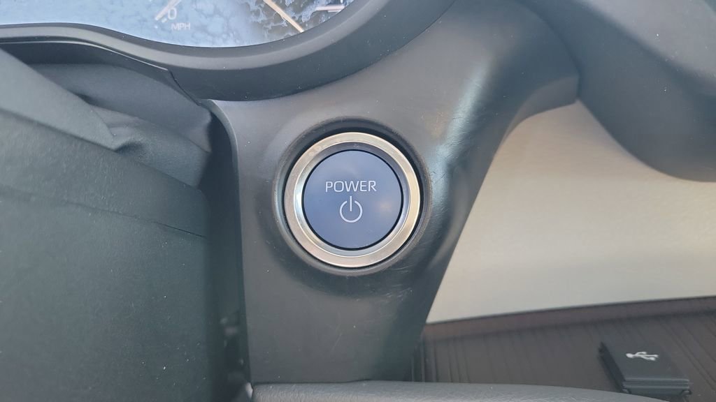 Used 2021 Toyota Sienna XLE FWD image 25