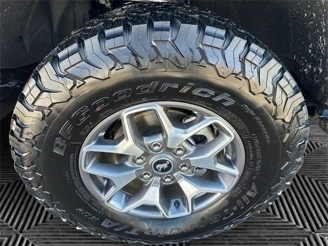 Used 2025 Ford Bronco Badlands image 14