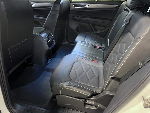 Certified 2024 Volkswagen Atlas Cross Sport SE w/ Panoramic Sunroof Package FWD image 17
