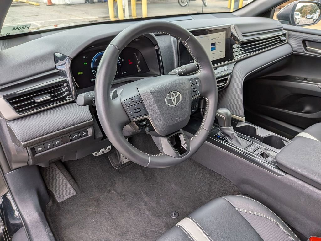 Used 2025 Toyota Camry SE image 13