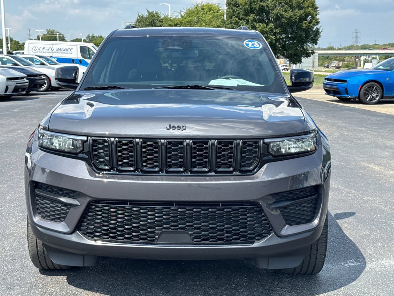 Used 2023 Jeep Grand Cherokee Altitude AWD/4WD image 8