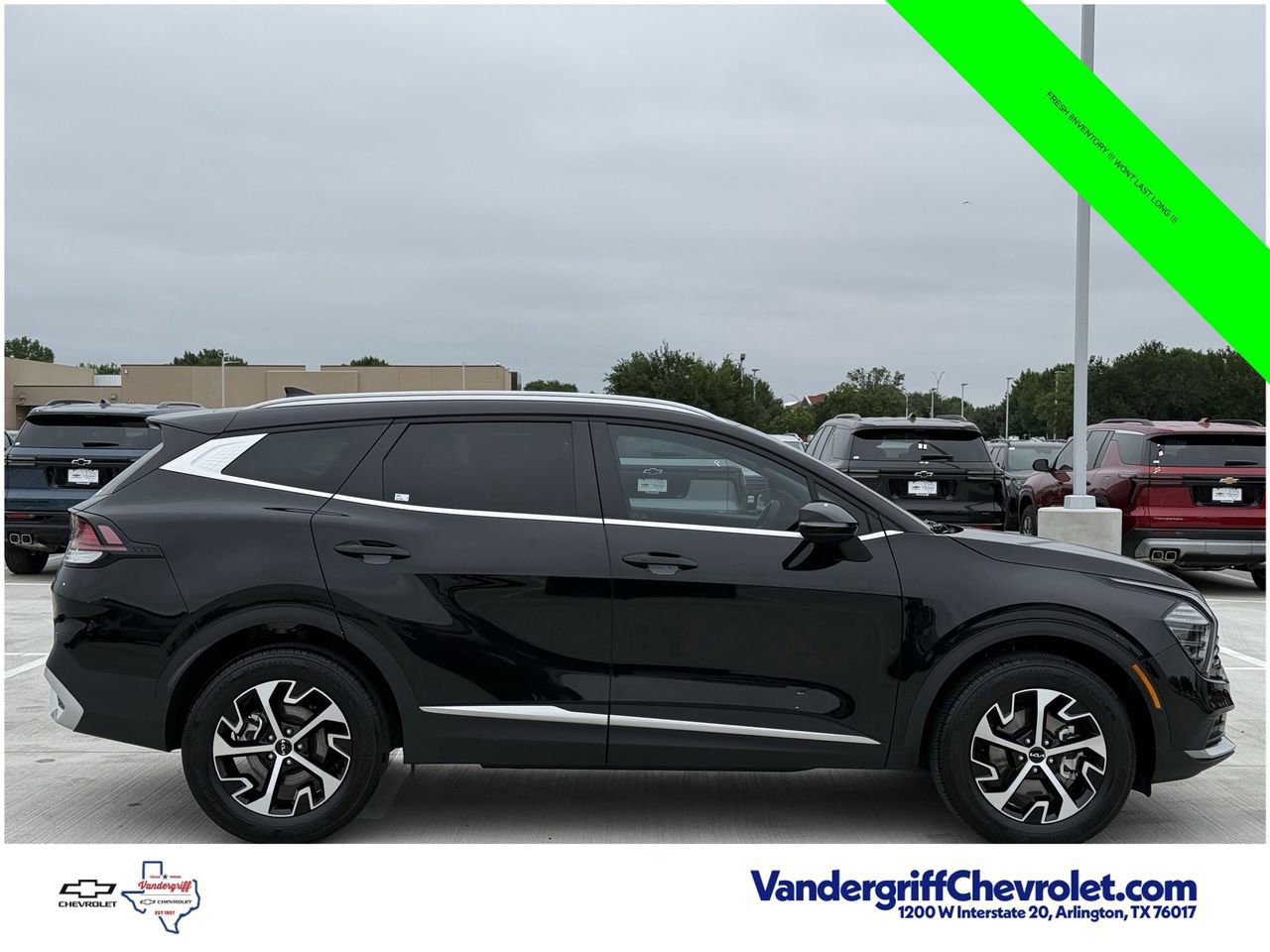Used 2025 Kia Sportage EX AWD/4WD image 3