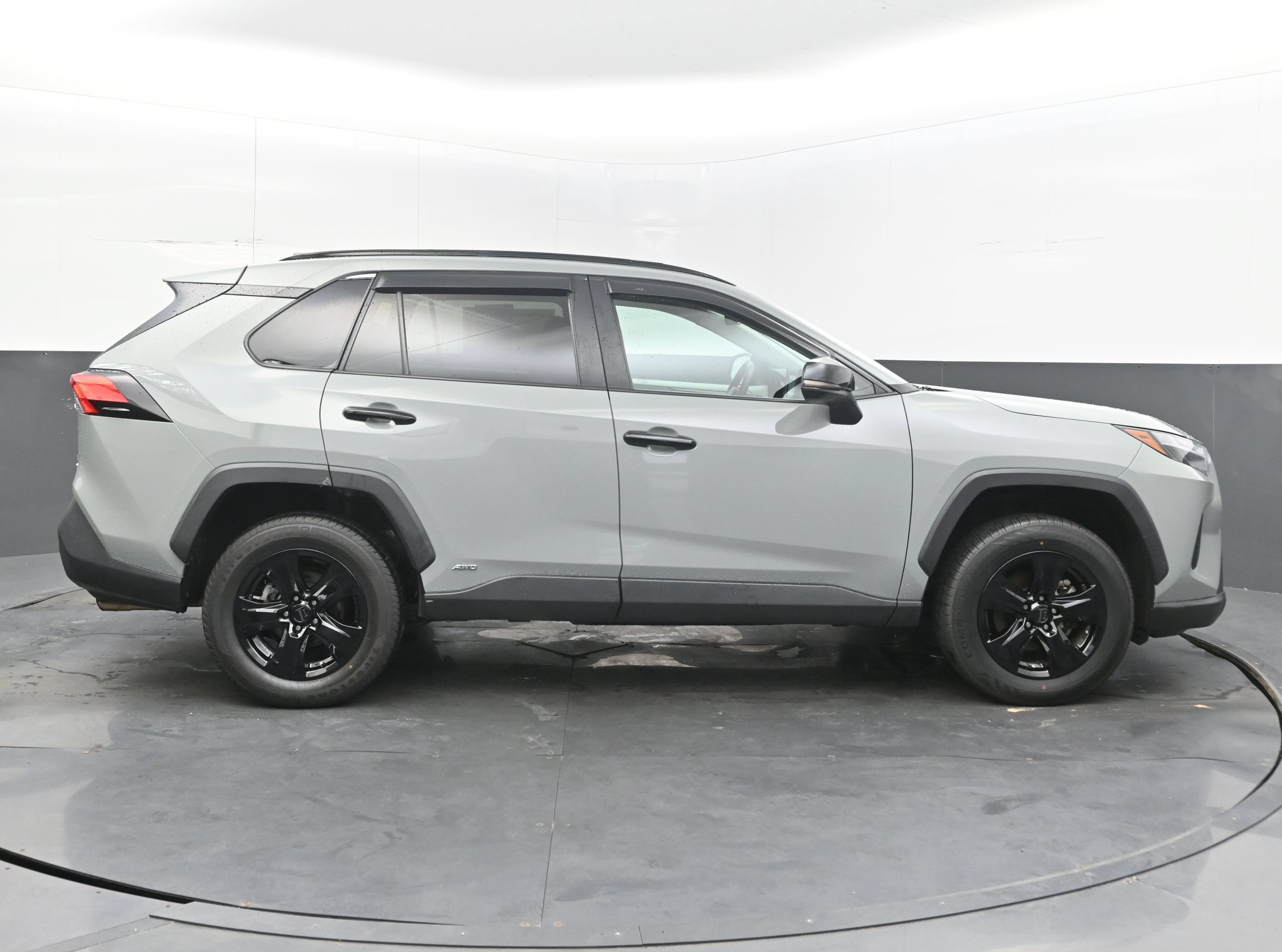 Used 2022 Toyota RAV4 XLE AWD/4WD image 8