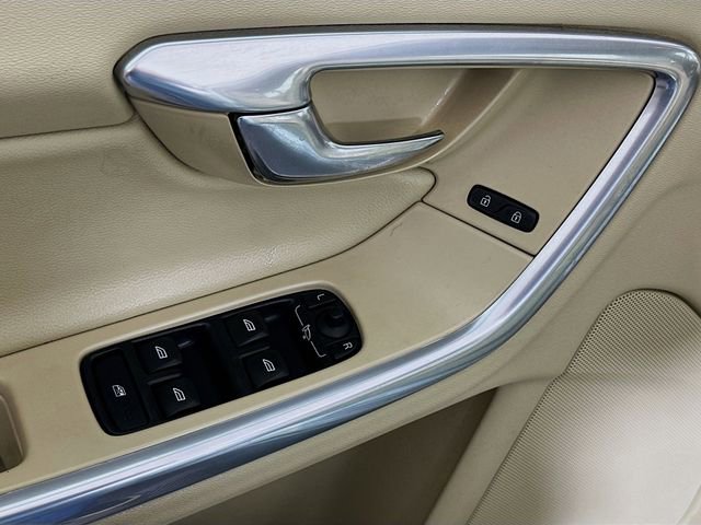 Used 2016 Volvo V60 T5 Platinum image 19