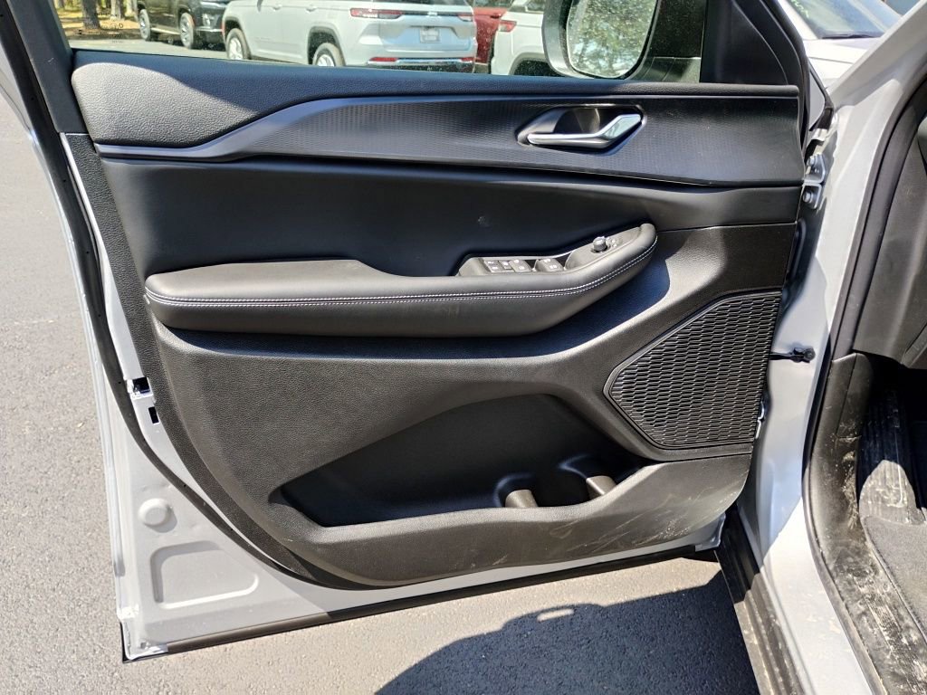 New 2026 Jeep Grand Cherokee Laredo X image 21