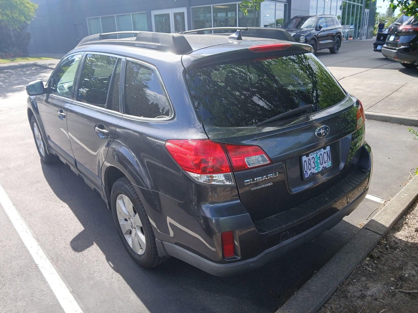 Used 2012 Subaru Outback 2.5i Limited w/ Moonroof Pkg AWD/4WD image 10
