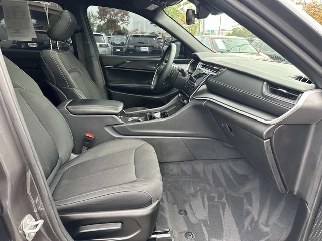 Used 2024 Jeep Grand Cherokee L Laredo AWD/4WD image 10