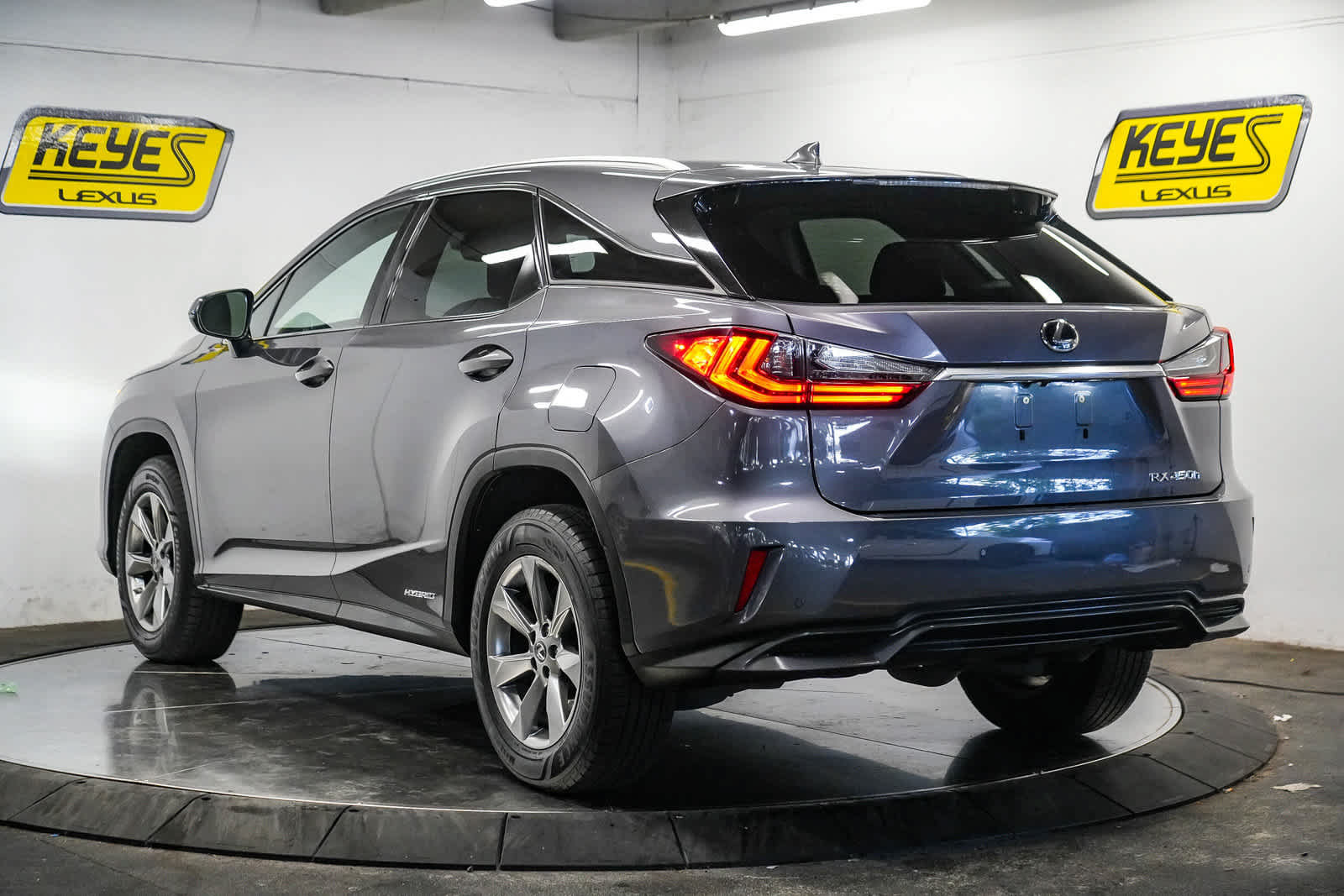 Used 2018 Lexus RX 450h AWD w/ Cold Area Package image 4