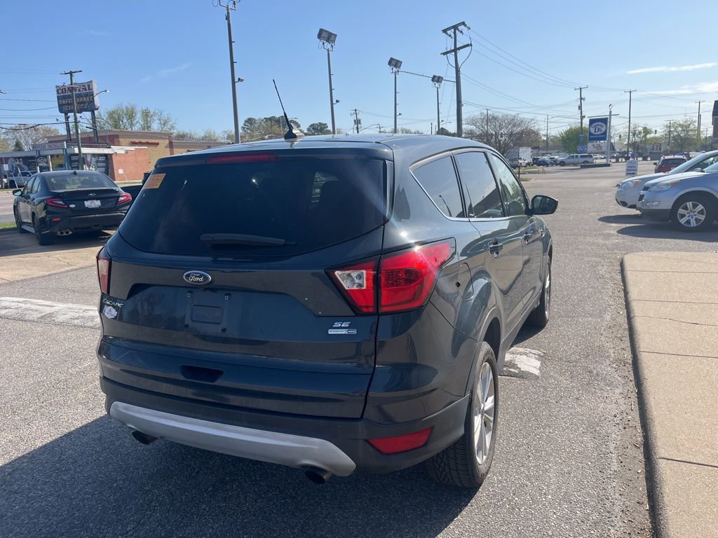Used 2019 Ford Escape SE image 4