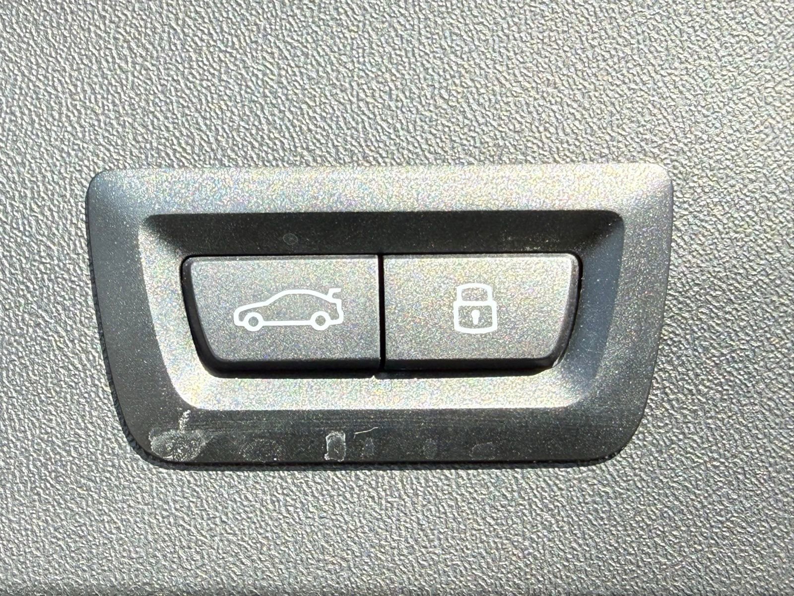 Used 2025 BMW X3 xDrive30i w/ Convenience Package image 18