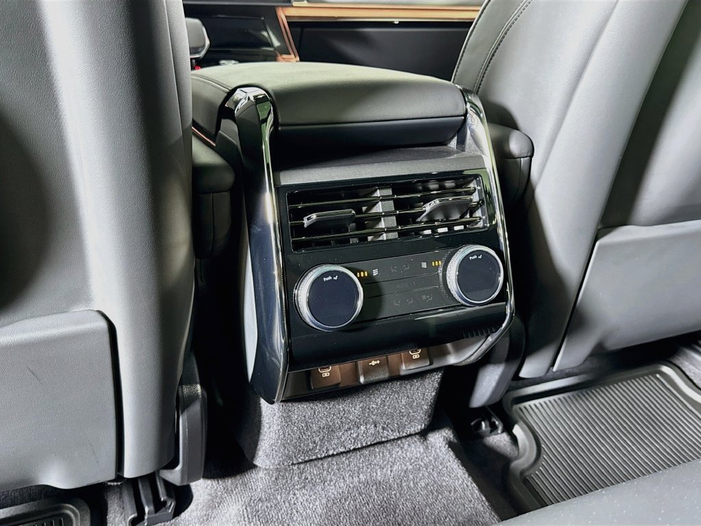Used 2025 Land Rover Range Rover Sport Dynamic SE AWD/4WD image 18