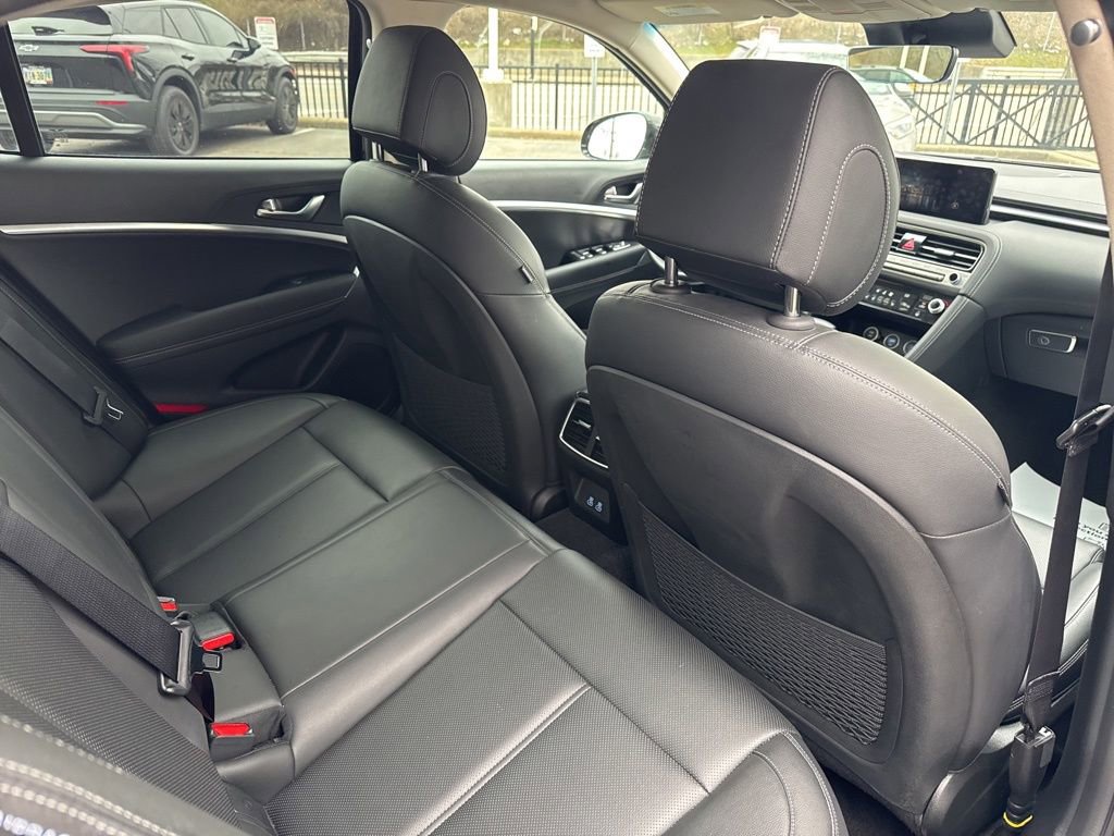 Used 2025 Genesis G70 2.5T image 25