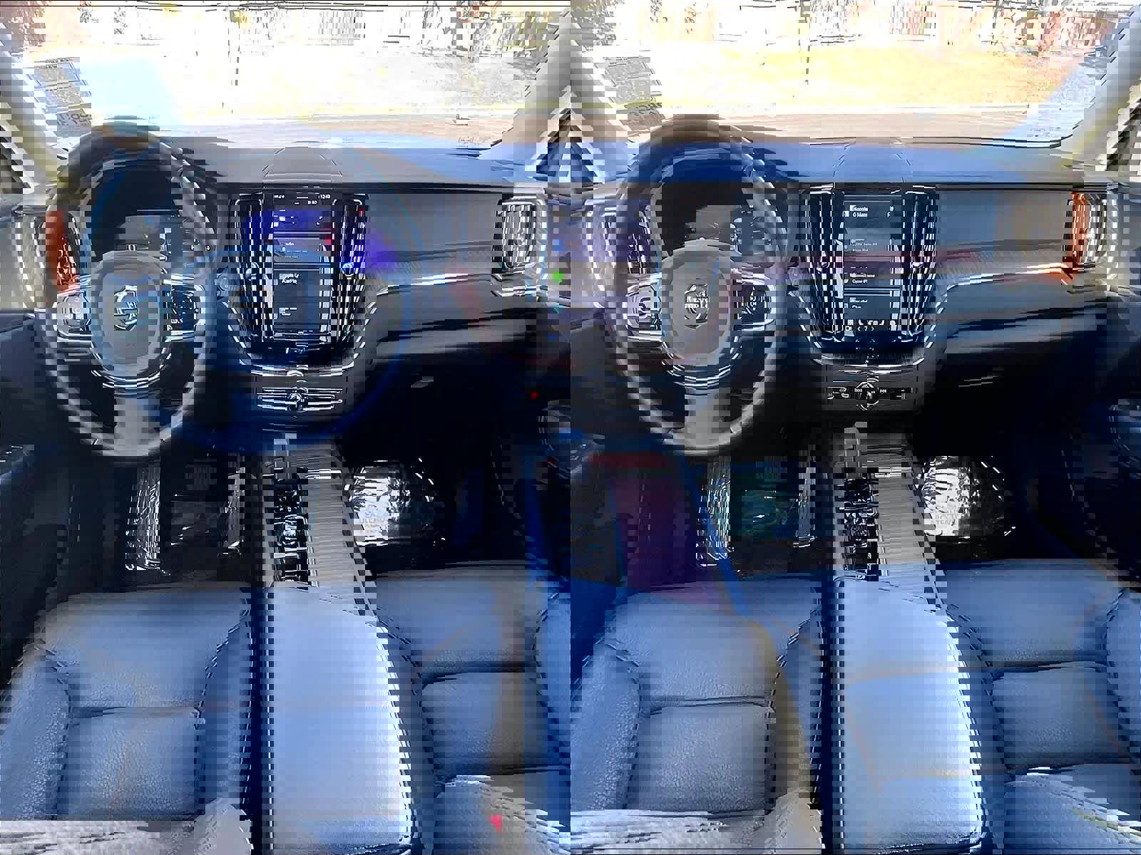 Used 2023 Volvo XC60 T8 Plus image 18